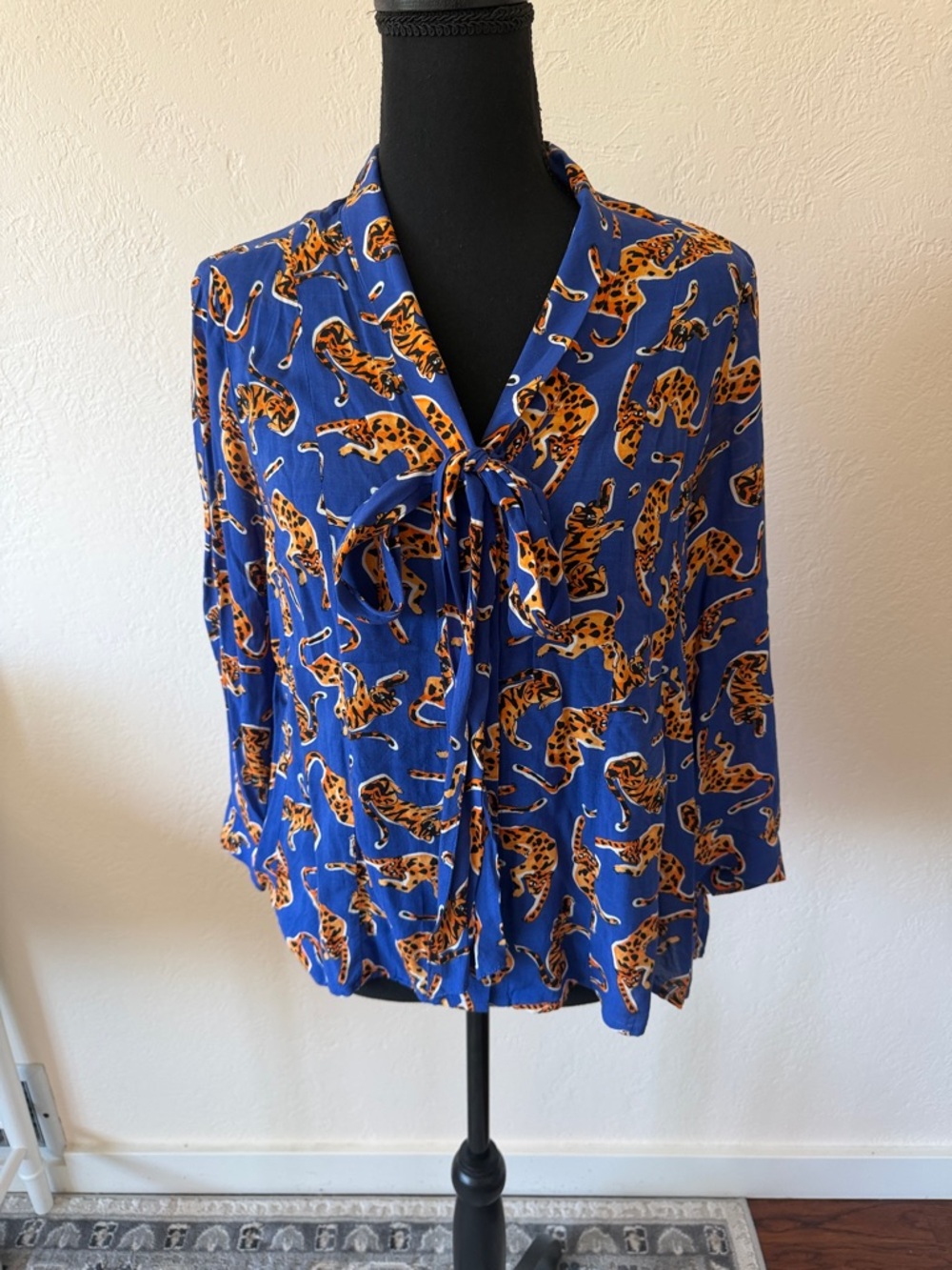 ANTHRO Women’s Blue Tie-Neck Leopard Print Blouse SIZE2